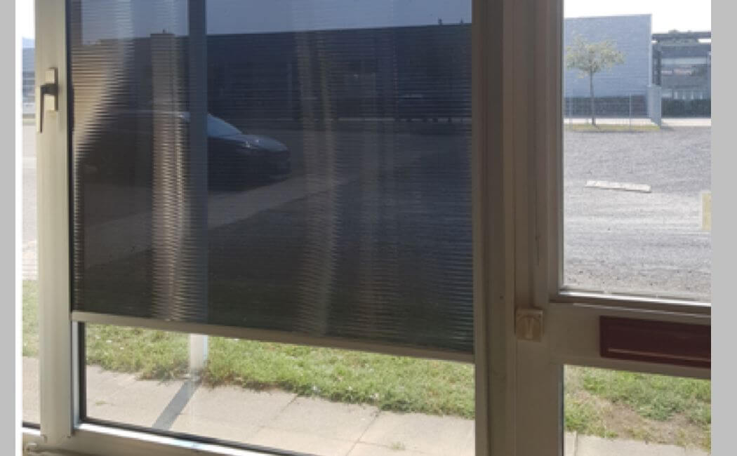 Fenster mit Folienrollo